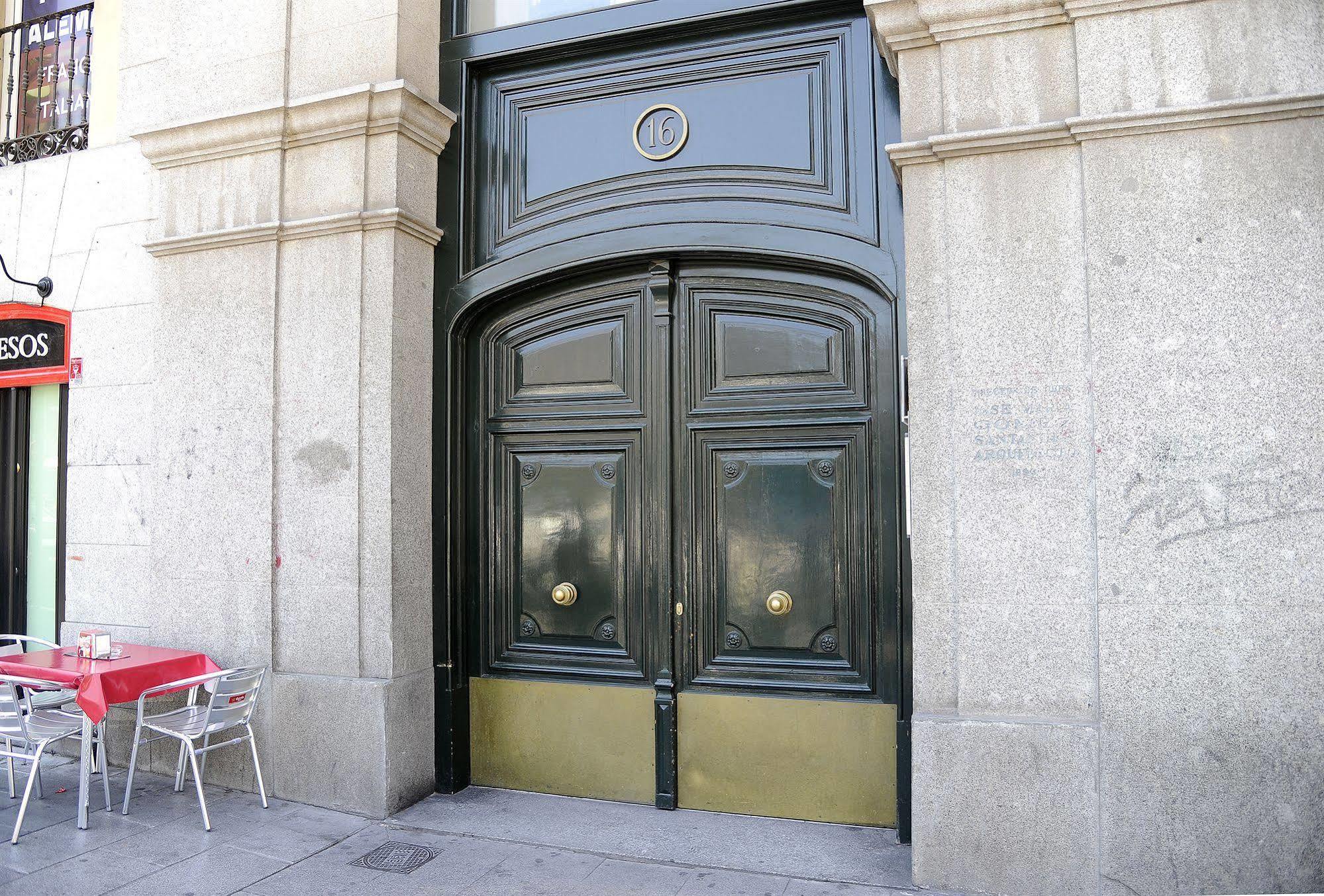 Mola Suites Madrid Exterior foto